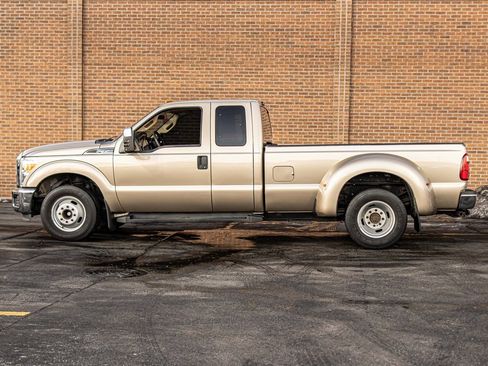 Used 2011 Ford F350 XLT w/ Camper Pkg image 6
