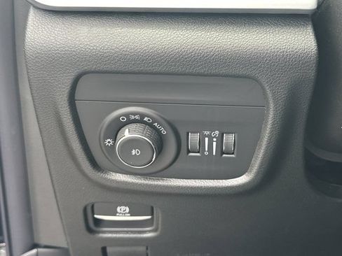 New 2026 Jeep Grand Cherokee Limited RWD image 23