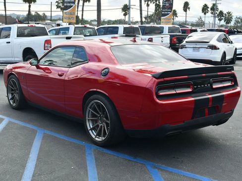 Used 2016 Dodge Challenger SRT Hellcat RWD image 5