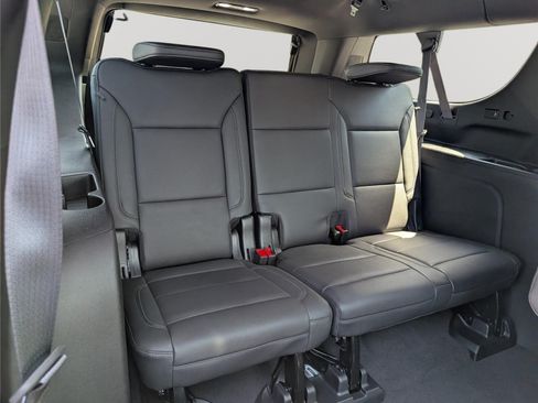 Used 2023 Chevrolet Suburban Z71 w/ Luxury Package AWD/4WD image 14