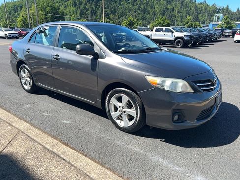 Used 2013 Toyota Corolla LE w/ Premium Pkg FWD image 3