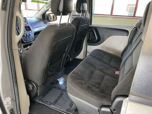 Used 2017 Dodge Grand Caravan SE image 25