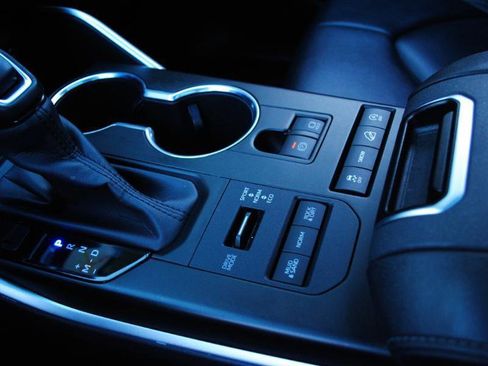 Used 2020 Toyota Highlander XLE image 33