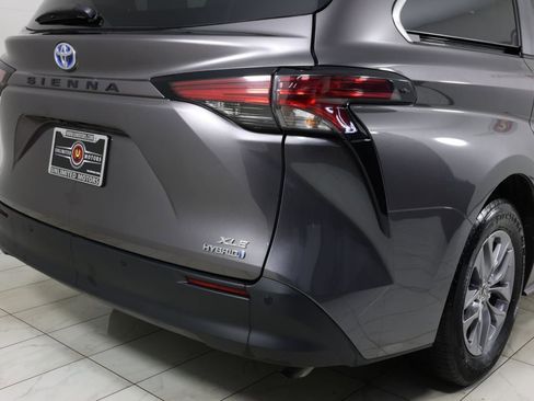 Used 2021 Toyota Sienna XLE image 41