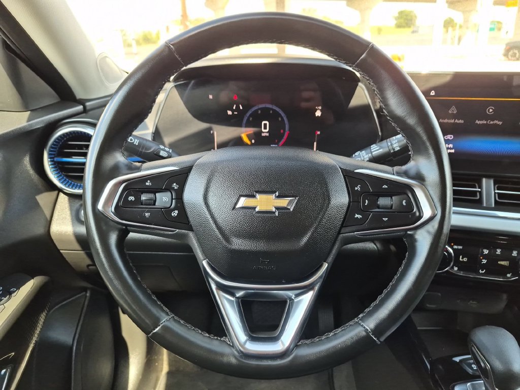Used 2025 Chevrolet Trax LT w/ LT Convenience Package FWD image 23