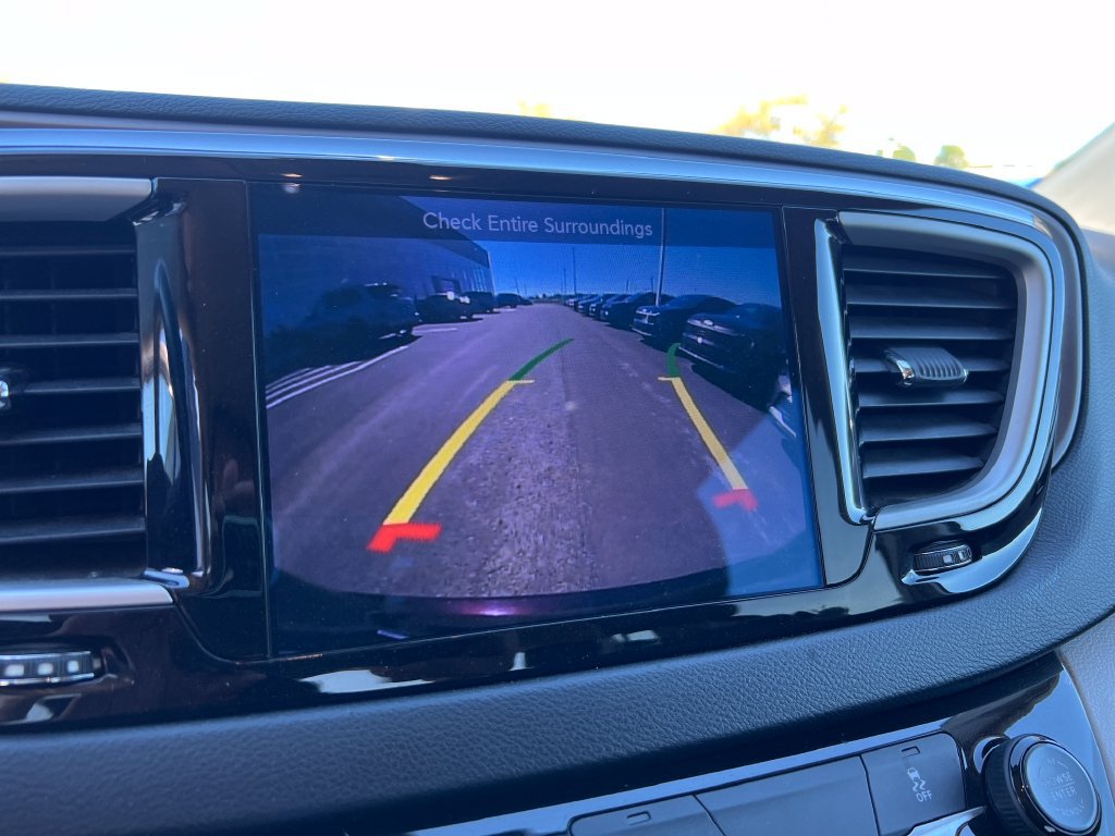 Used 2017 Chrysler Pacifica Touring-L FWD image 19