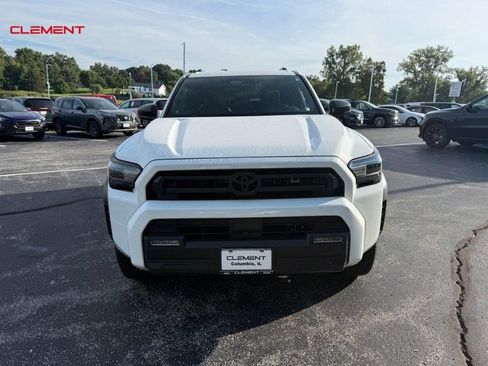 Used 2025 Toyota 4Runner SR5 AWD/4WD image 11