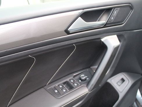 Used 2024 Volkswagen Tiguan SE R-Line image 6