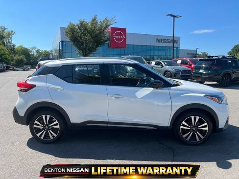 Used 2019 Nissan Kicks SR w/ SR Premium Package FWD image 8