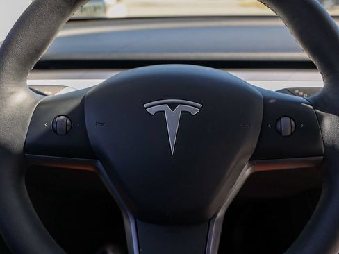 Used 2024 Tesla Model Y Long Range AWD/4WD image 27