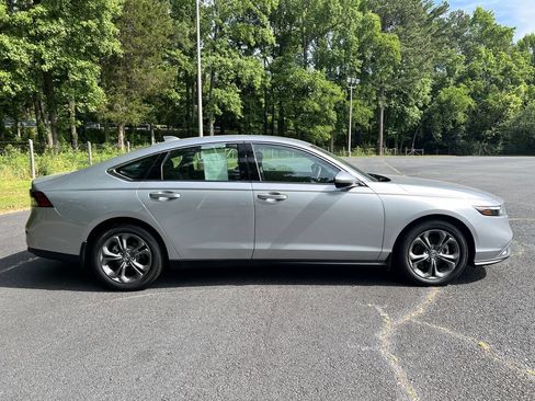 Used 2024 Honda Accord EX image 2
