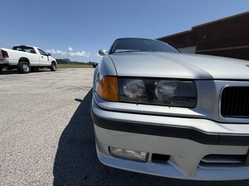 Used 1995 BMW M3 Coupe RWD image 8