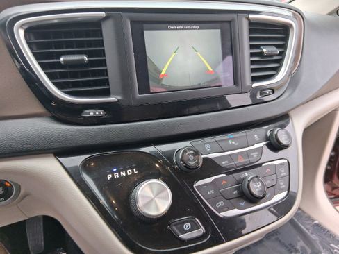 Used 2018 Chrysler Pacifica Touring Plus w/ Tire & Wheel Group image 14