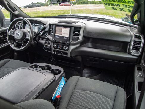 Used 2024 RAM 3500 Tradesman w/ Chrome Appearance Group AWD/4WD image 27