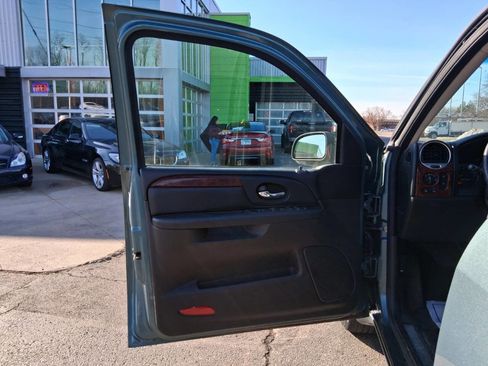 Used 2009 GMC Envoy SLT image 12