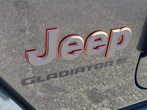 New 2025 Jeep Gladiator Mojave image 25
