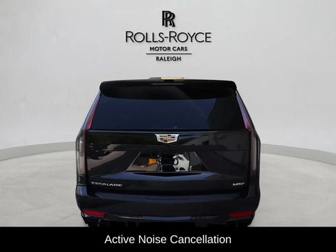 Used 2023 Cadillac Escalade ESV V AWD/4WD image 6