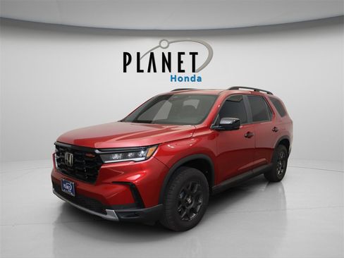 New 2025 Honda Pilot TrailSport image 2