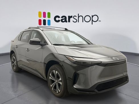 Used 2024 Toyota bZ4X XLE w/ Weather Package image 5