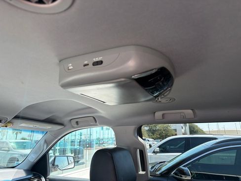 Used 2015 Chevrolet Suburban LT w/ Luxury Package AWD/4WD image 12