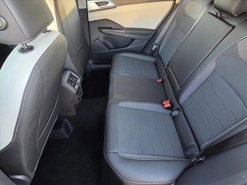 New 2026 Volkswagen Taos SE image 15