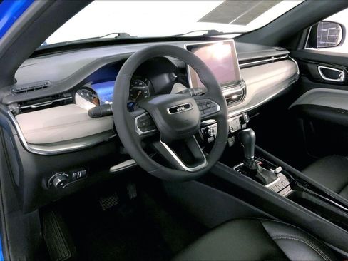 Used 2024 Jeep Compass Limited image 14