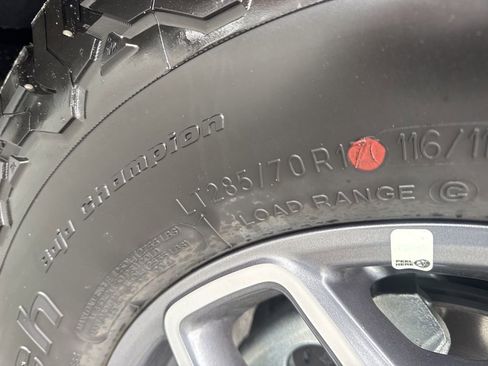 Used 2025 Ford Bronco Badlands image 31