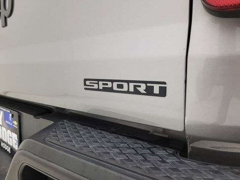 Used 2020 Jeep Gladiator Sport image 23