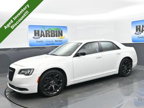 Used 2019 Chrysler 300 Touring w/ Sport Appearance Package RWD image 1