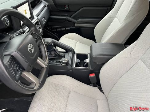 Certified 2025 Toyota 4Runner SR5 AWD/4WD image 21