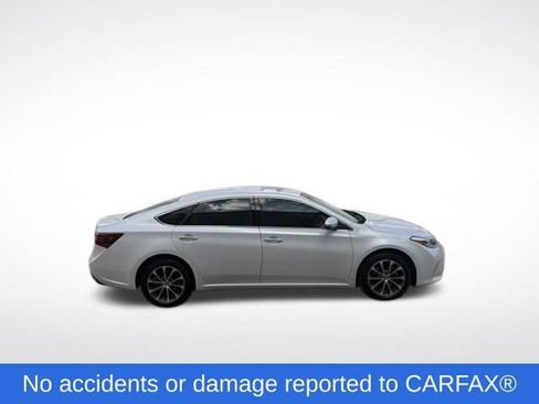 Used 2018 Toyota Avalon XLE FWD image 2