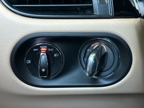 Certified 2025 Porsche Macan AWD/4WD image 29