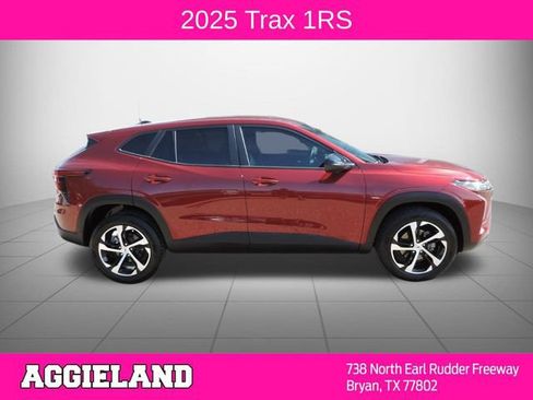 Used 2025 Chevrolet Trax RS w/ Driver Confidence Package FWD image 2