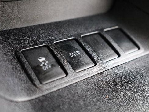 Used 2015 Toyota Highlander Limited w/ Driver Technology Package FWD image 39