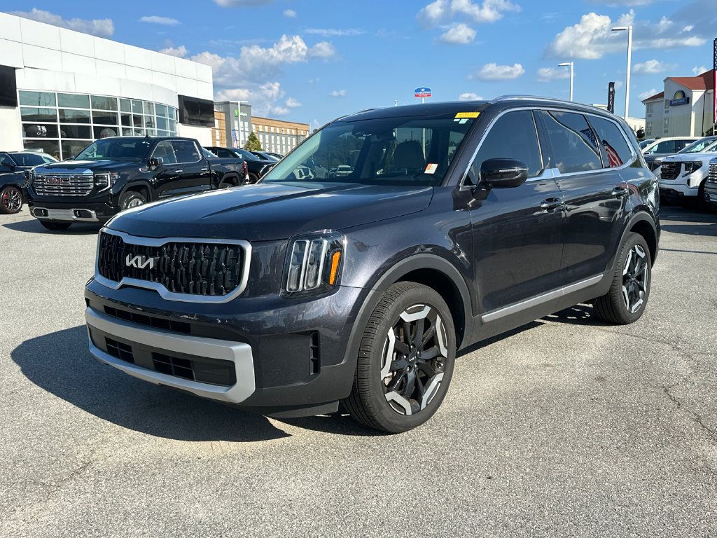 Certified 2025 Kia Telluride EX w/ EX Captain's Chair Package AWD/4WD image 3