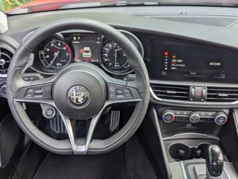 Used 2019 Alfa Romeo Giulia Ti Sport w/ Quick Order Package 22S Sport AWD/4WD image 25
