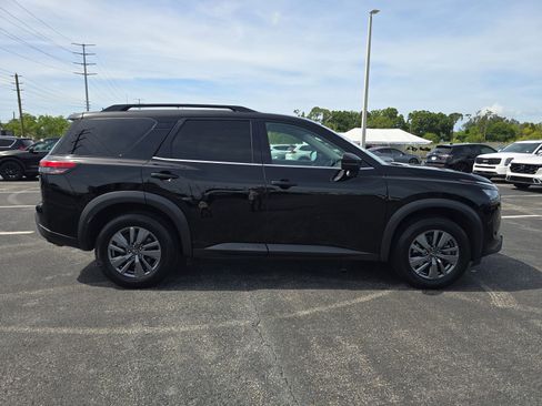 Used 2024 Nissan Pathfinder SV AWD/4WD image 3