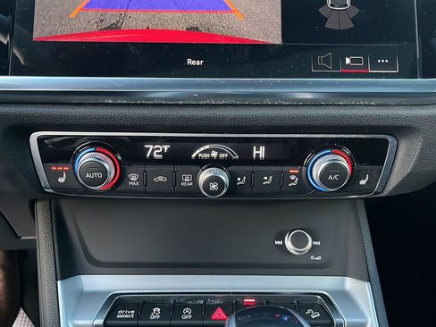 Used 2025 Audi Q3 2.0T Premium image 17