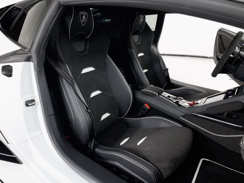 Used 2020 Lamborghini Huracan EVO AWD/4WD image 39