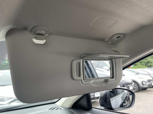 Used 2025 Nissan Kicks SV AWD/4WD image 27