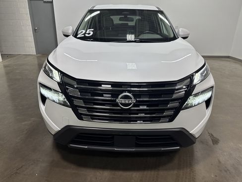 Used 2025 Nissan Rogue SV image 8