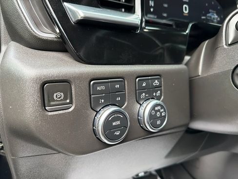 Used 2023 GMC Sierra 1500 SLT AWD/4WD image 16