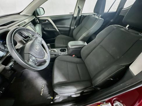 Used 2018 Toyota RAV4 XLE FWD image 13