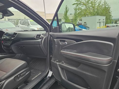 Used 2025 Honda Ridgeline Black Edition image 13