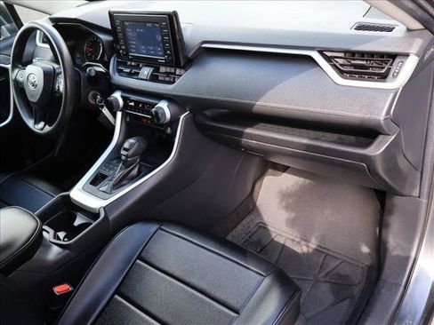Used 2020 Toyota RAV4 LE w/ Carpet Mat Package AWD/4WD image 24