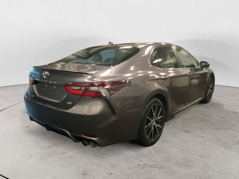 Used 2023 Toyota Camry SE image 5