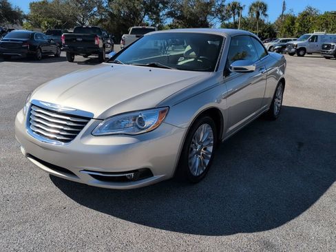 Used 2013 Chrysler 200 Limited image 6