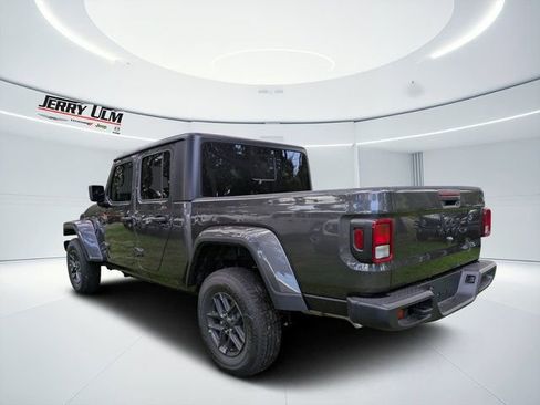 New 2025 Jeep Gladiator Sport image 5