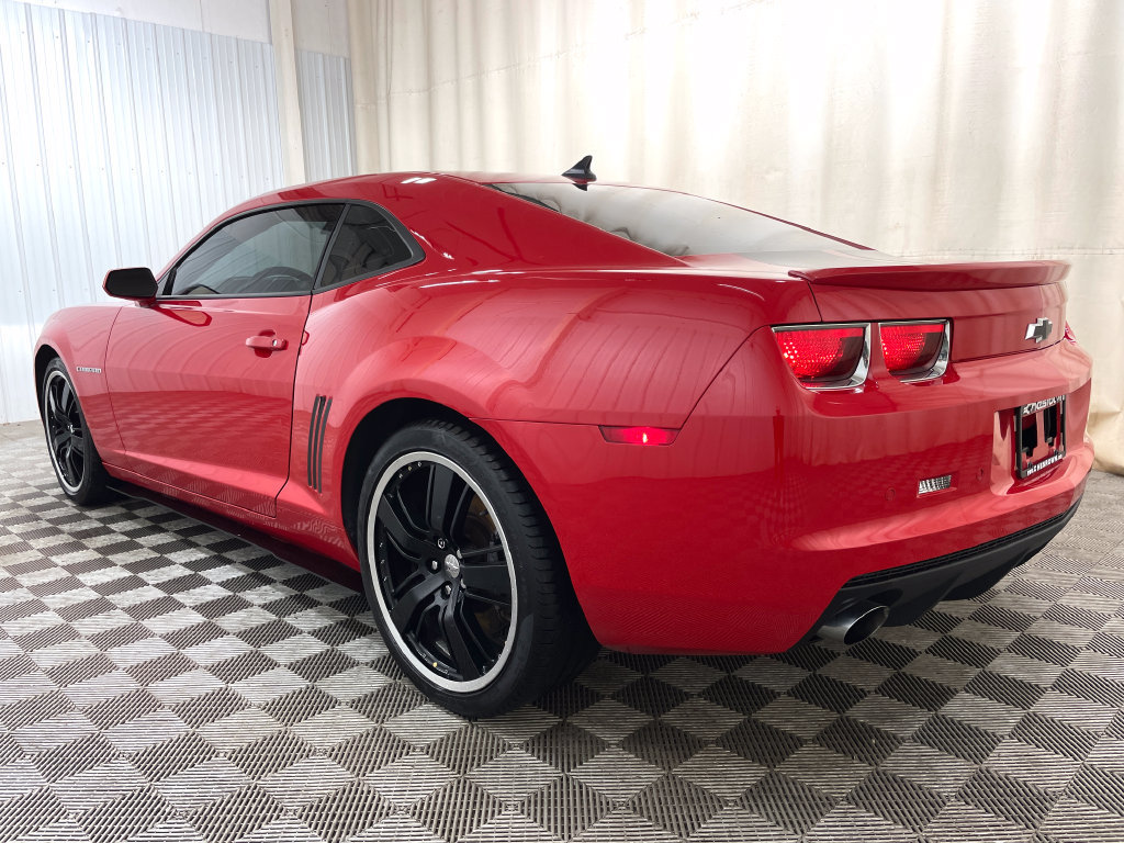 Used 2010 Chevrolet Camaro SS RWD image 12