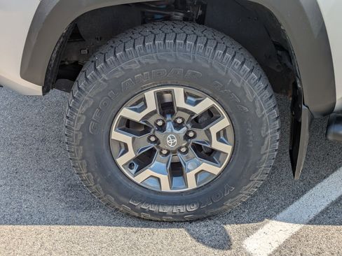 Used 2023 Toyota Tacoma TRD Off-Road w/ TRD Premium Off Road Package AWD/4WD image 24